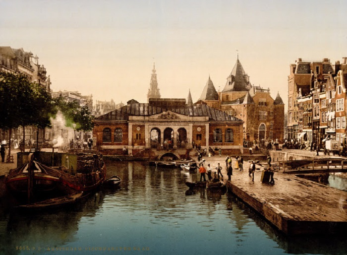 Амстердамская фондовая биржа — одна из самых древних бирж в мире.