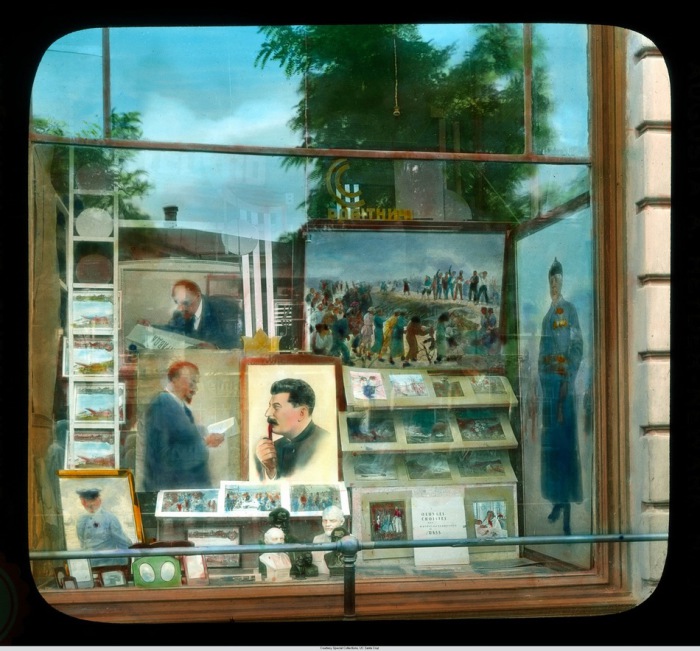 В местных магазинах витрины были заставлены портретами Ленина и Сталина.
