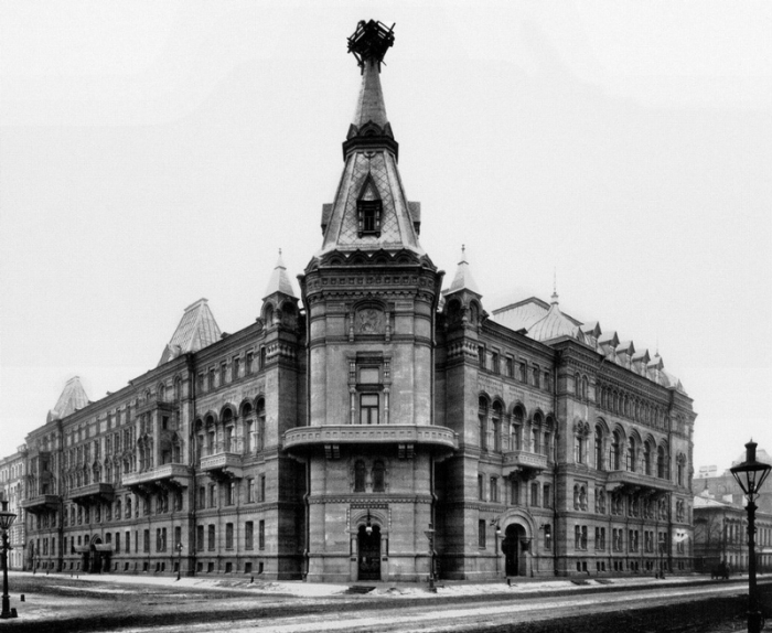 По уставу офицерского собрания оно предназначалось для сближения между собой офицеров, развития их образования, для материальной поддержки, Санкт-Петербург, 1901 год.