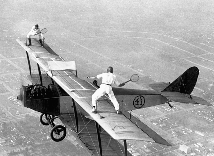 Глэдис Рой и Иван Унгер играют в теннис на высоте 3000 футов.