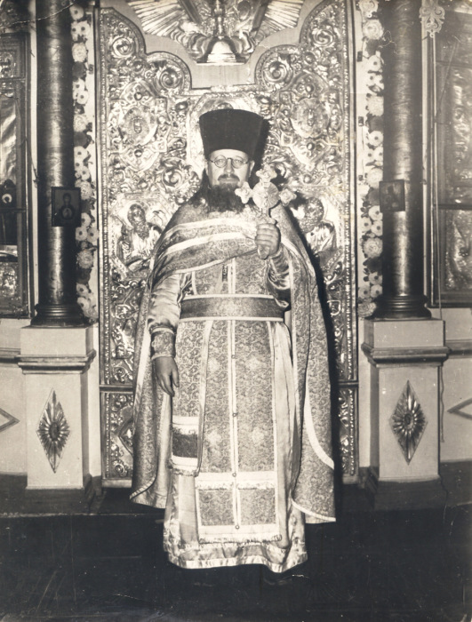 Священник православной церкви.