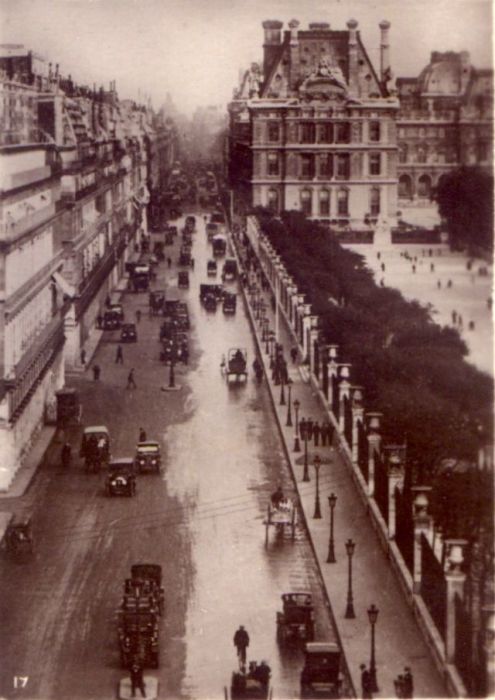 Очаровательный снимок Ивона 1920 годов с транспортом на дороге и прекрасной архитектурой.