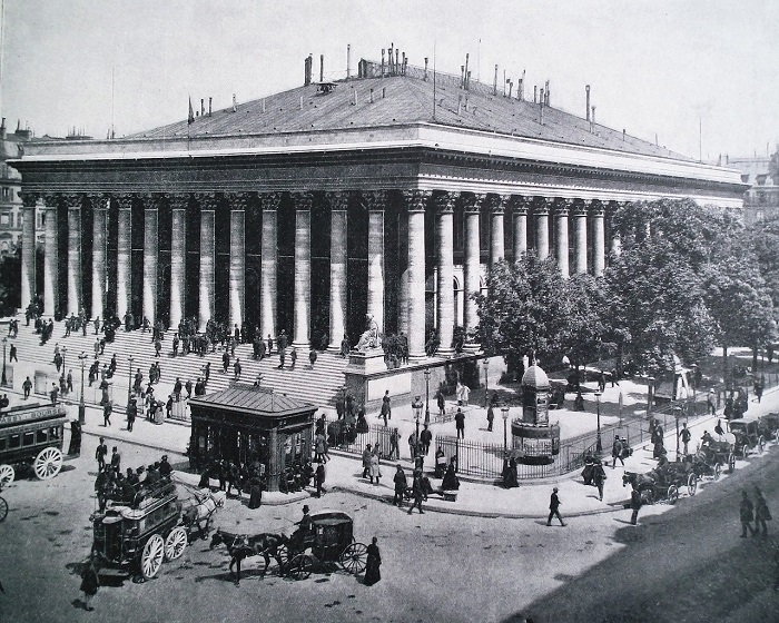 По приказу императора Наполеона в 1826 году, для совершения сделок между торговыми посредниками, было построено специальное здание.