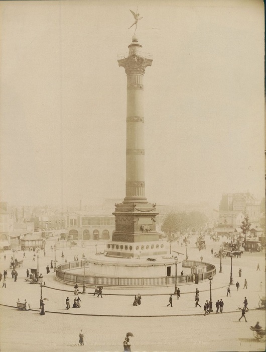 Июльская колонна- была воздвигнута в память о революции.