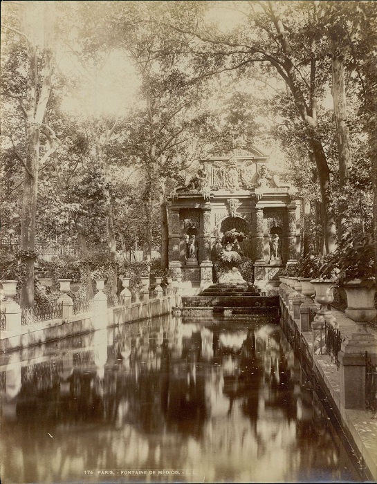Один из самых романтических фонтанов, Люксембургского сада.