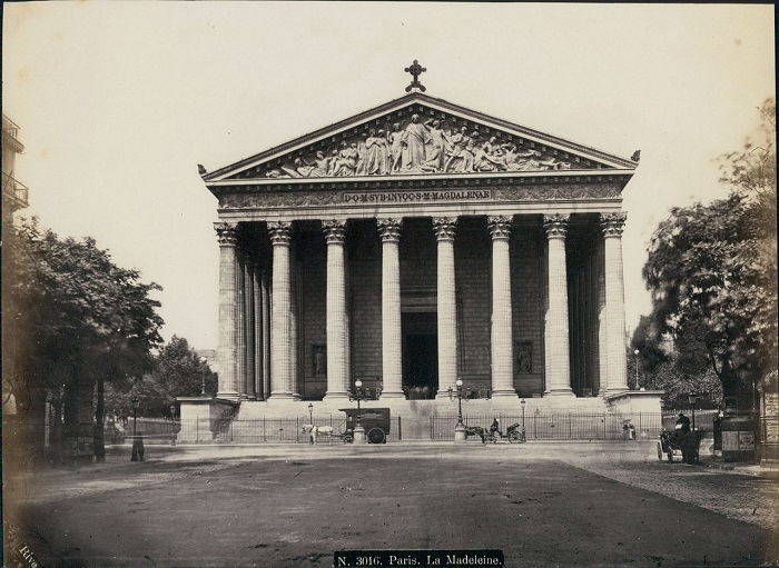 Это храмовое сооружение -прекрасный образец неоклассического великолепия в Париже. 