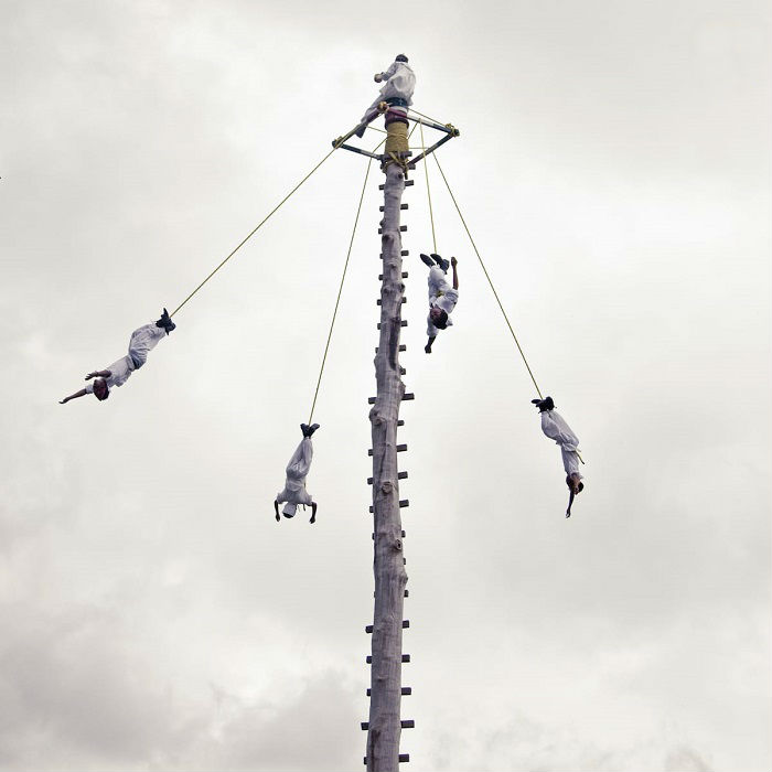 Автор снимка «Танцы на высоте» – американский фотограф Вероника Домит (Veronica Domit).