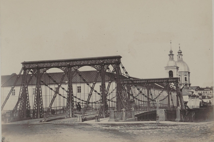 Первый цепной мост через Фонтанку.