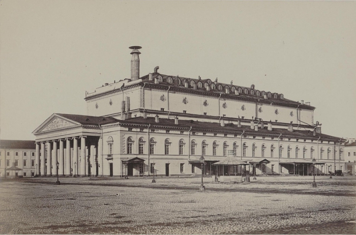 Каменный театр - петербургский театр, существовавший в 1784—1886 годах.