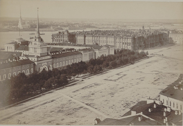 Одно из первых зданий Петербурга.