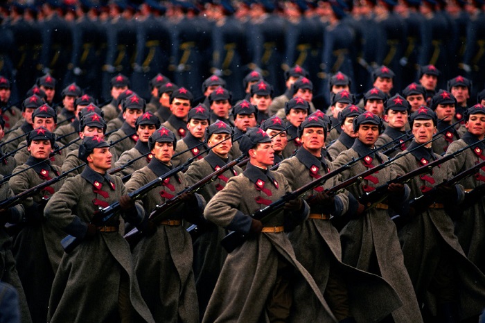 Участники военного парада, проходившего на Красной площади в Москве, в объективе известного американского фотожурналиста.