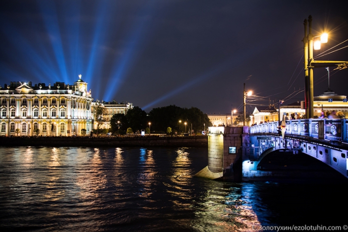 Самый известный мост Санкт-Петербурга, который находится на оси Дворцового проезда и Биржевой площади.