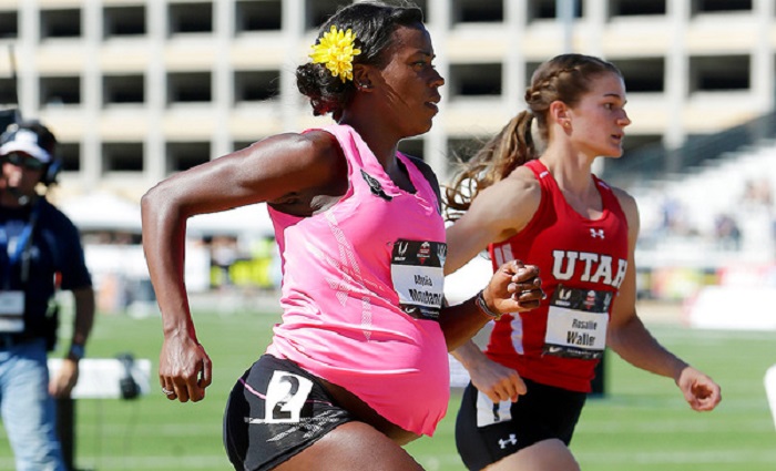 Олимпийская бегунья Алисия Монтано, пробежала 800 метров во время Чемпионата США по легкой атлетике, пребывая на восьмом месяце беременности.