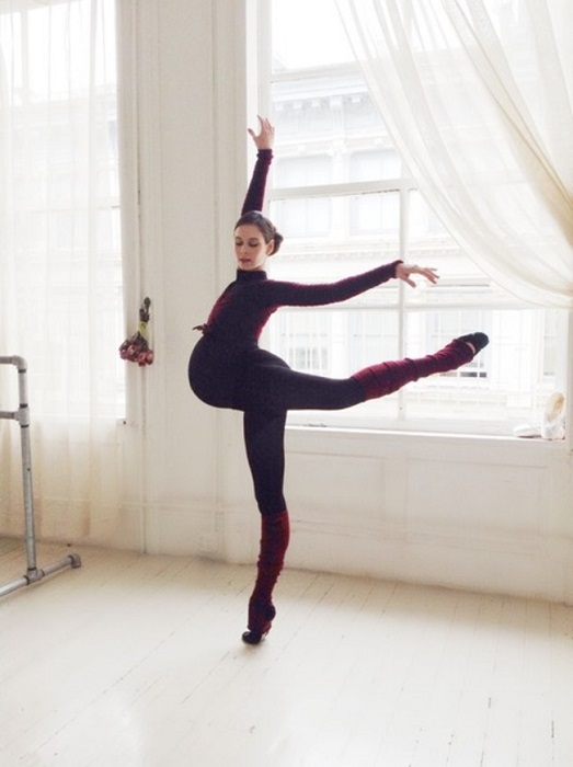 Балерина Мария Елена Боуерс изящна, как лебедь, несмотря на то, что уже на третьем триместре.