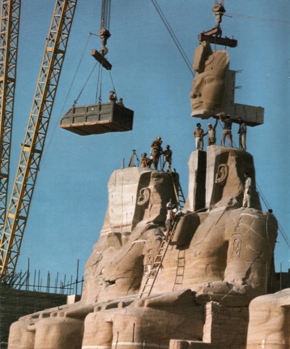 Древняя статуя Рамзеса Великого демонтирована и перемещена во время строительства Асуанской плотины. 1967 год.