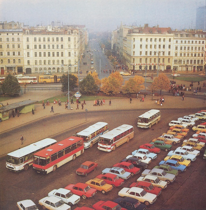 Вокзальная площадь и улица Гарлиба Меркеля.