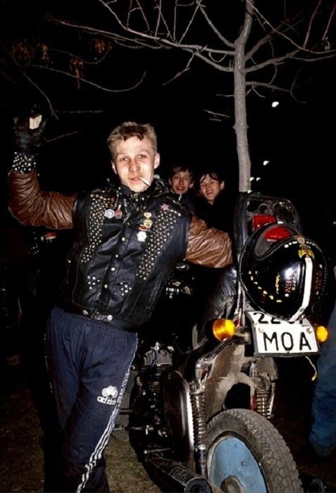 Один из участников слета советских байкеров в 1989 году.