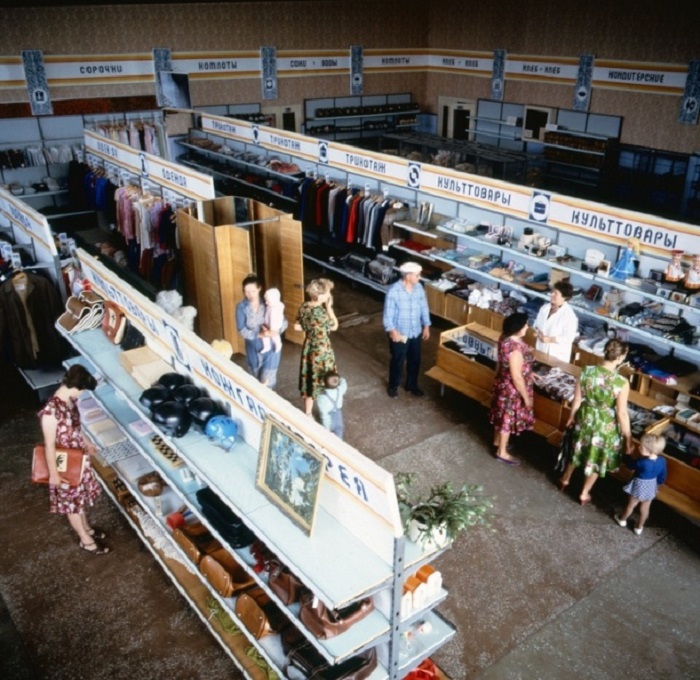 «Большой» советский супермаркет в Ростовской области в 1983 году.