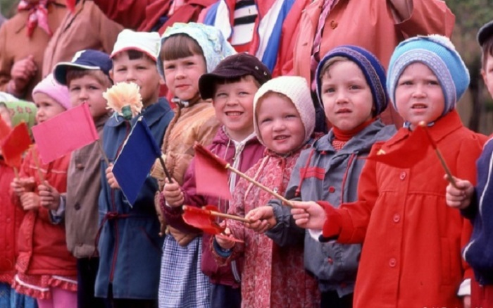 Дети, принимавшие участие в советско-американском марше за мир, одним из организаторов которого был Стив Возняк (Steve Wozniak).