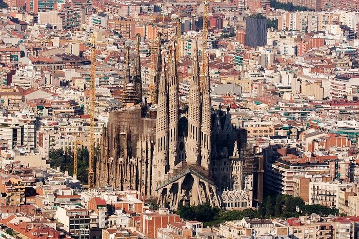 Главная достопримечательность Барселоны.