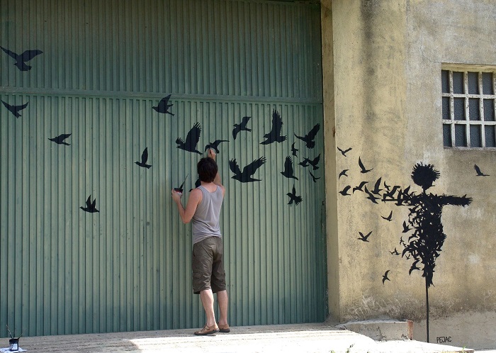 Захватывающий стрит-арт испанского художника Педжак (Pejac) в Саламанке, Испания.