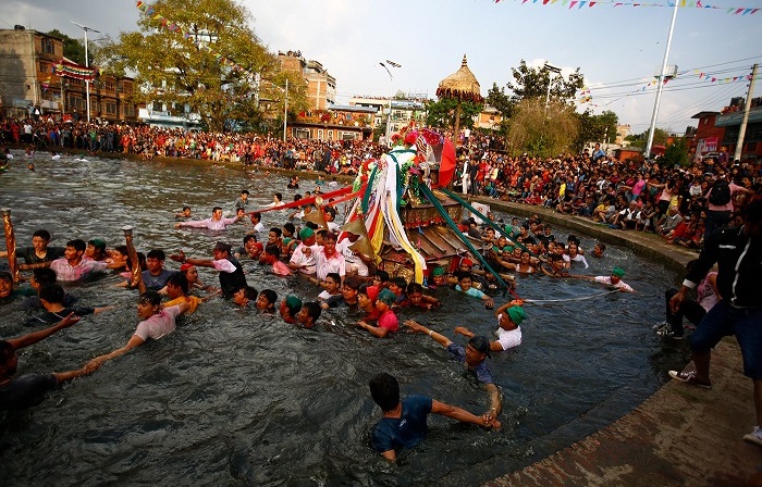 Непальские праздники, которые несут радость, веселье и длятся несколько дней.