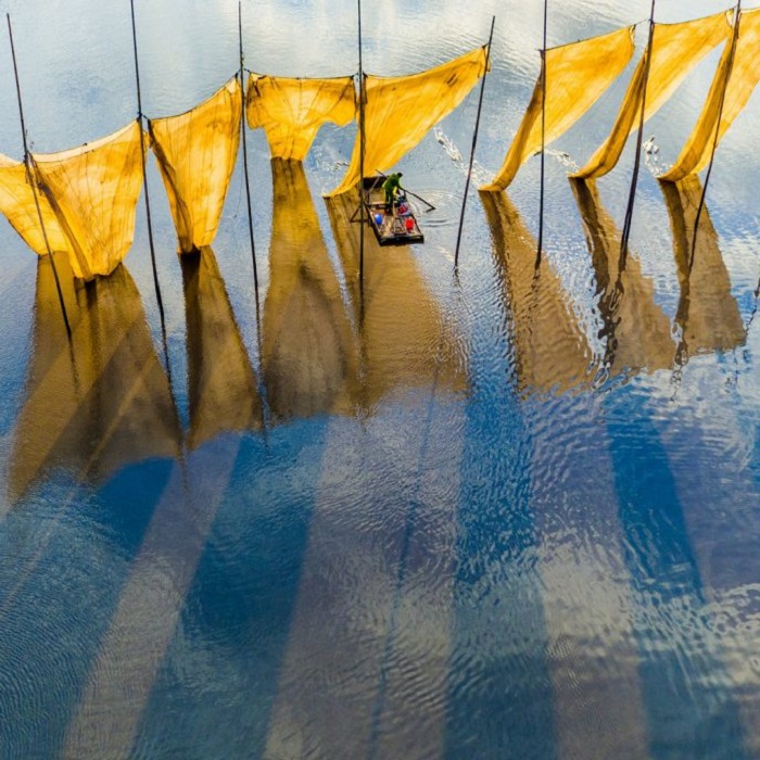 Главный победитель фотоконкурса. Рыбак с сетями в провинции Фуцзянь в Китае. Автор фото: Ги Чженг