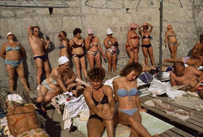 Любимый курорт многих людей на Чёрном море, 1988 год. Фотограф Бруно Барби (Bruno Barbey).