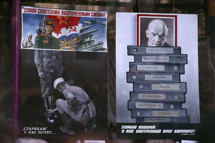 Одесские плакаты, 1988 год. Фотограф Бруно Барби (Bruno Barbey).