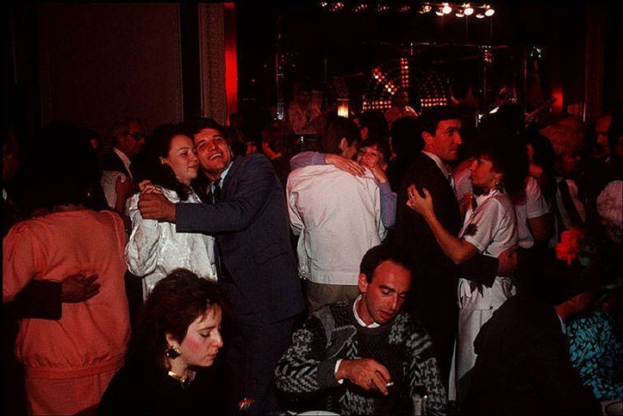 Одесская молодёжь на дискотеке, 1988 год. Фотограф Бруно Барби (Bruno Barbey).