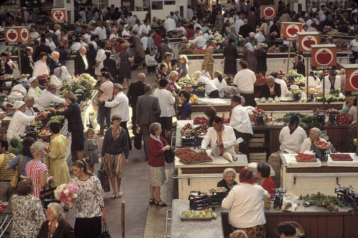 Рынок на улице Крещатик, 1988 год. Фотограф Бруно Барби (Bruno Barbey).