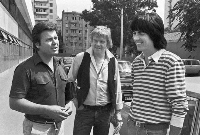 Беседует с французскими музыкантами группы «Space» Яном Лозетом и Дидье Маруани, 1983 год.