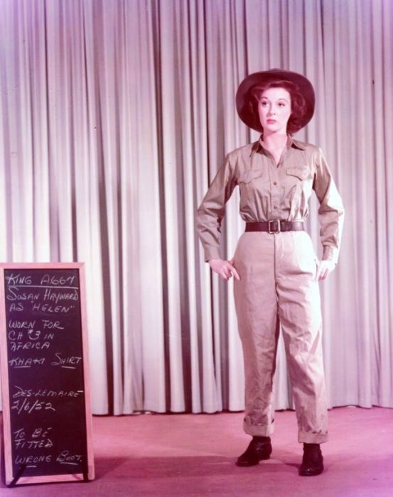 Подбор костюма для съемок Сьюзен Хейворд в фильме «Снега Килиманджаро», где актриса сыграла роль Элен – жену главного героя.