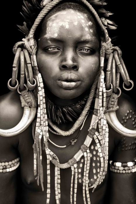 Мурси девушка из национального парка Маго в Омо долине Эфиопии.