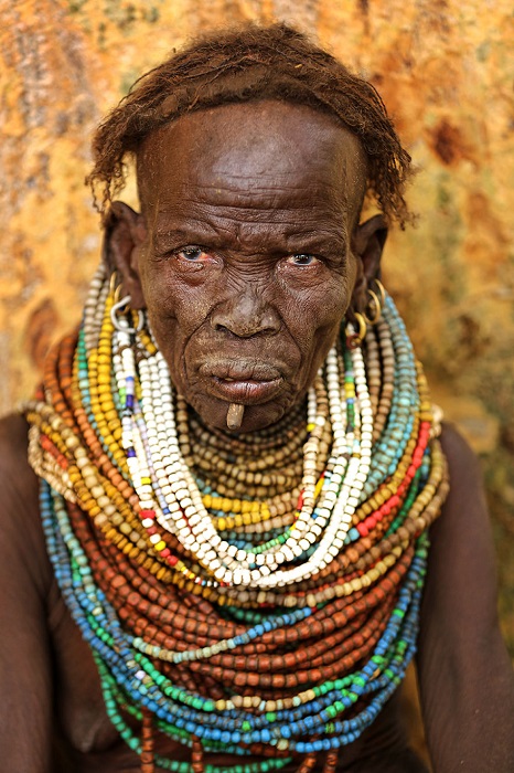Нилотский народ, проживающий на юго-западне Эфиопии и юго-востоке Южного Судана.