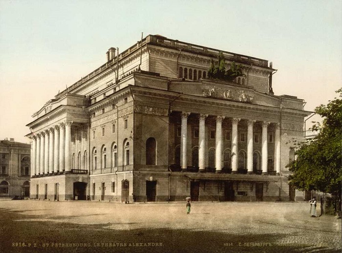 Один из старейших драматических театров России.
