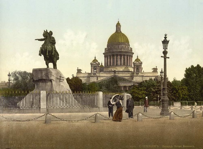 Памятник Петру I на Сенатской площади.