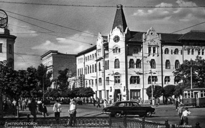 Украинский дом (ныне гранд-отель Украина) был построен в самом центре Днепропетровска в 1912 году, 1959 год.