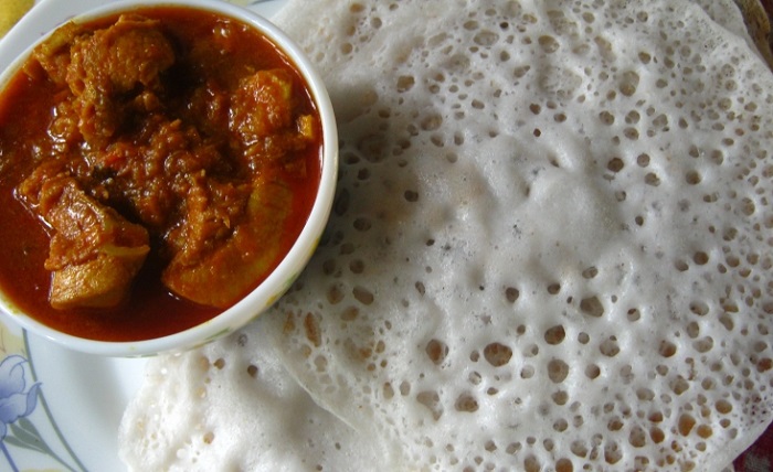 Рисовый блин, популярный в штате Керала и Шри-Ланке во время Пасхи, который подается с овощным рагу из баранины.