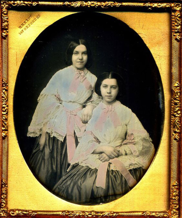 Одежда Оксфордских девушек 1840 годов.
