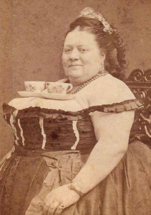 Портрет женщины с чайными парами на груди, 1890 год.
