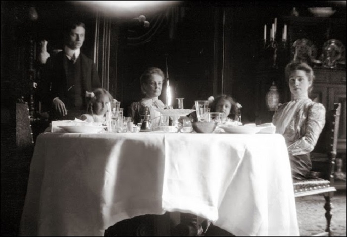 Ужин перед путешествием в Будапешт. Вена, 1903 год.