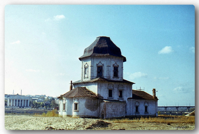 Каменная церковь, одна из важных архитектурных доминант старого города, ценный памятник русского провинциального зодчества середины XVIII века.