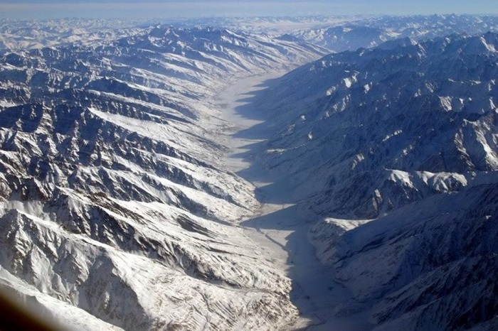 Узкая полоса представляющая собой суровую высокогорную территорию длиной около 295 км и шириной от 15 до 57 километров в долинах рек Памир, Вахан и Пяндж.