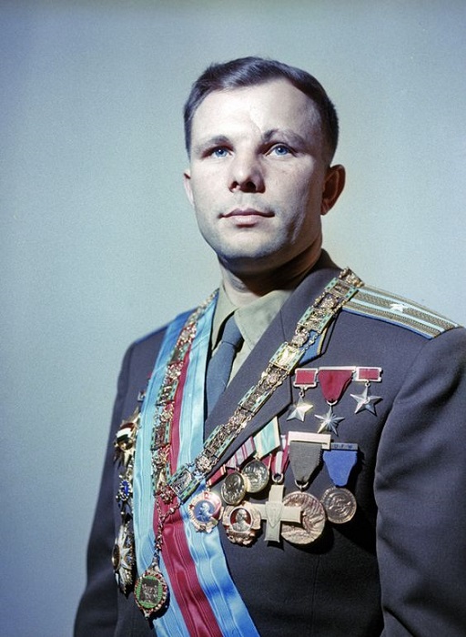 После космического полета на Юрия Гагарина обрушилась лавина наград.