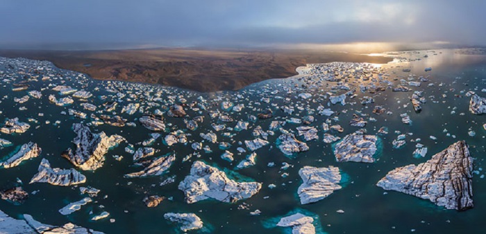Самая большая ледниковая лагуна в Исландии, расположена в юго-восточной Исландии.