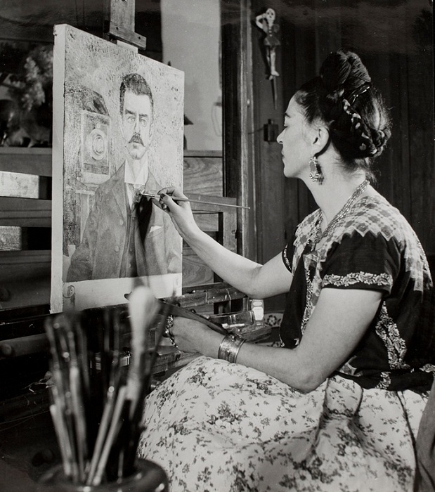 Фрида рисует портрет отца спустя 10 лет с момента его смерти, 1951 год.