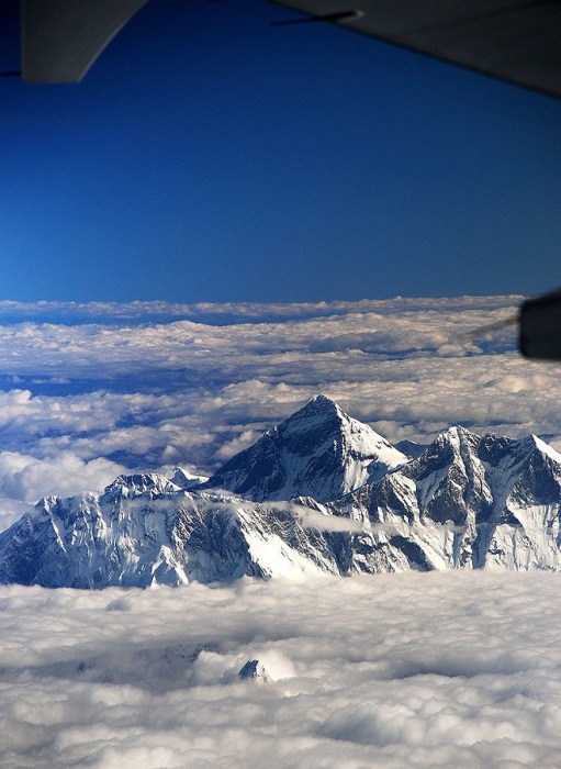Гора Эверест с борта самолёта.