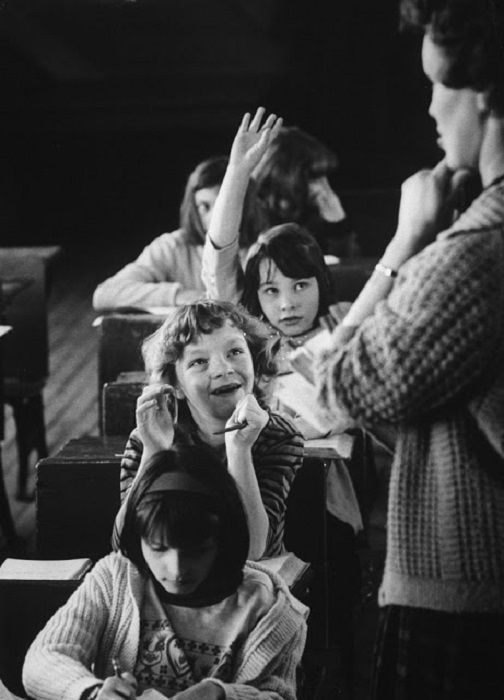 Дети, обучающиеся в единственной школе в долине.