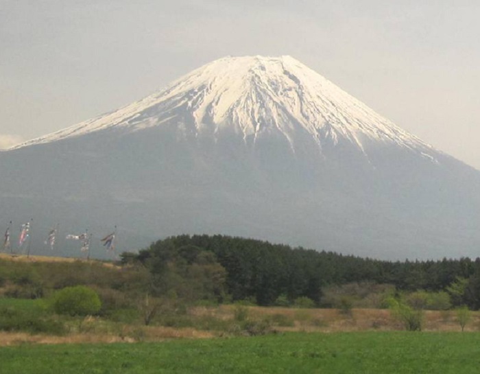 Гора Фудзияма, одна из самых известных и узнаваемых гор во всем мире.